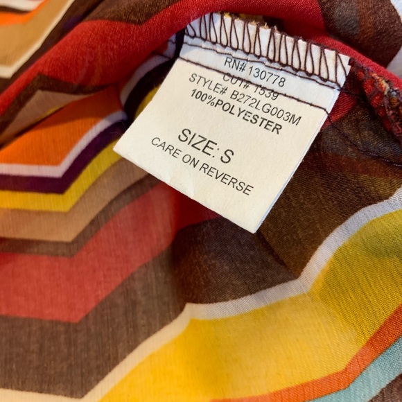 Multi Colored Chevron Pattern Top - Picture 15 of 15